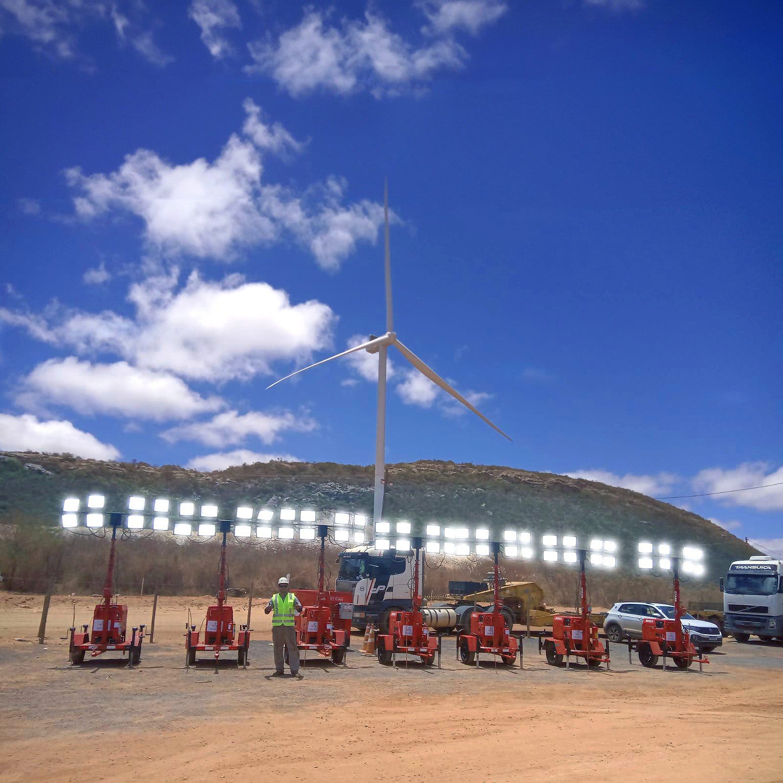 Conjunto de torres de iluminação Revlo em uma operação de infraestrutura